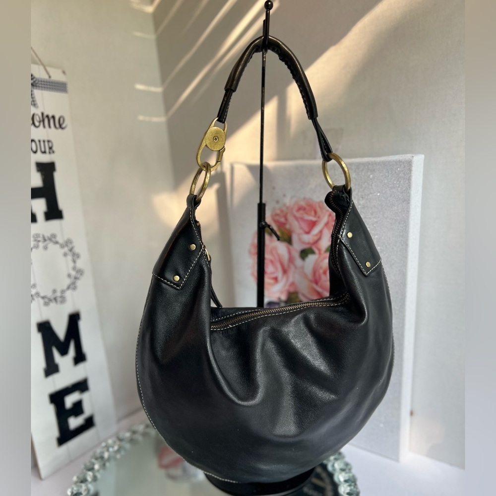 Enzo Angiolini Black Toiletry leather with Elegant Design shoulder bag